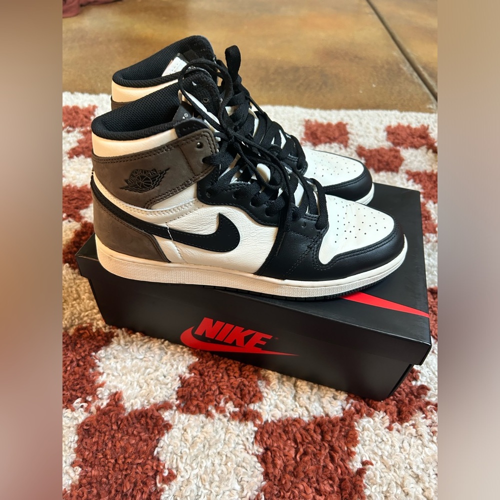 Jordan 1 Retro High Dark Mocha size 7Y, only worn once in great condition
